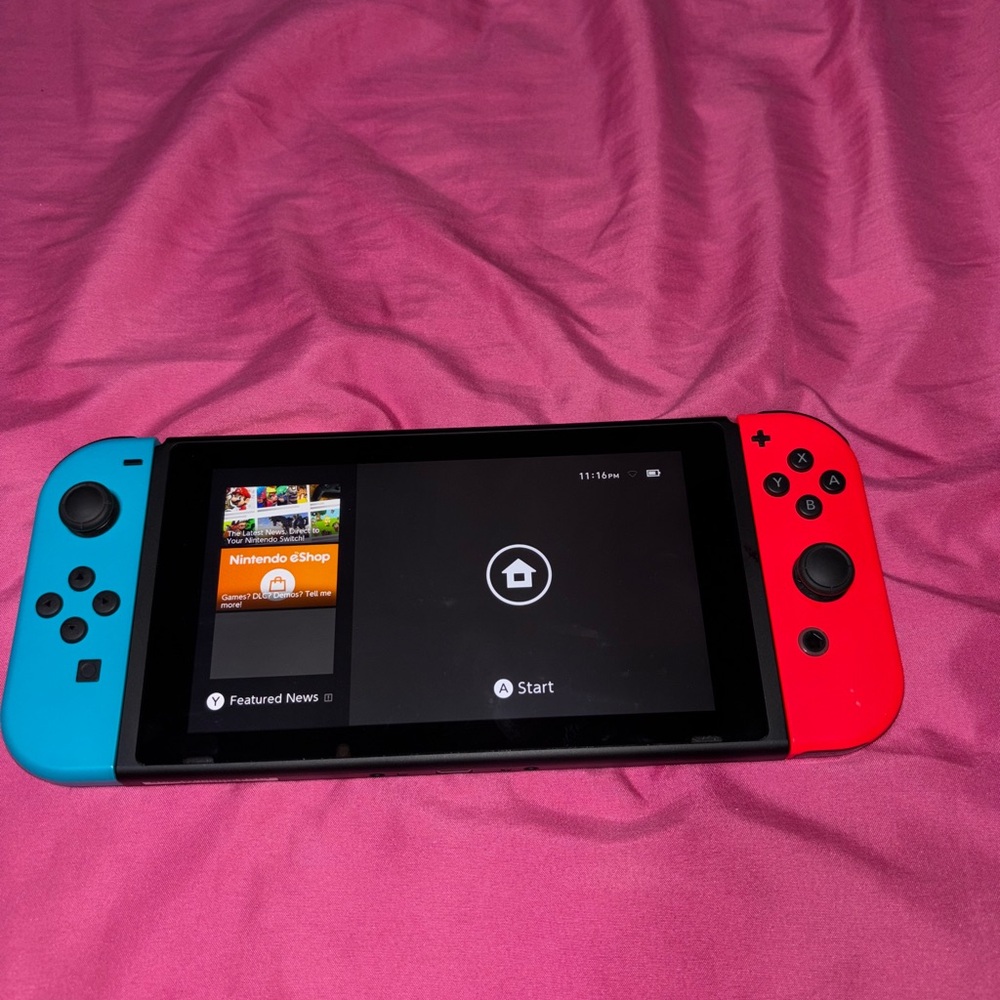 Nintendo Switch - Picture 8 of 11
